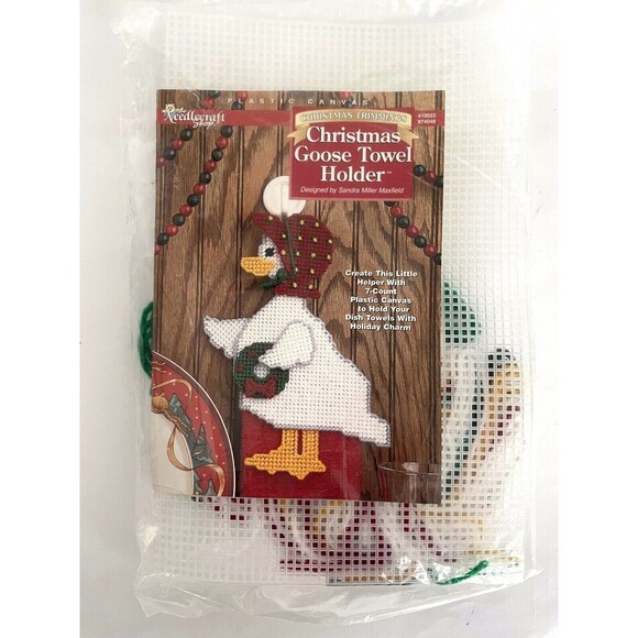 The Needlecraft Shop Christmas Goose Towel Holder Plastic Canvas Kit NEW - Picture 3 of 3